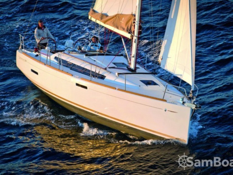 Location bateau Jeanneau Sun Odyssey 389 DL à Arzon sur Samboat
