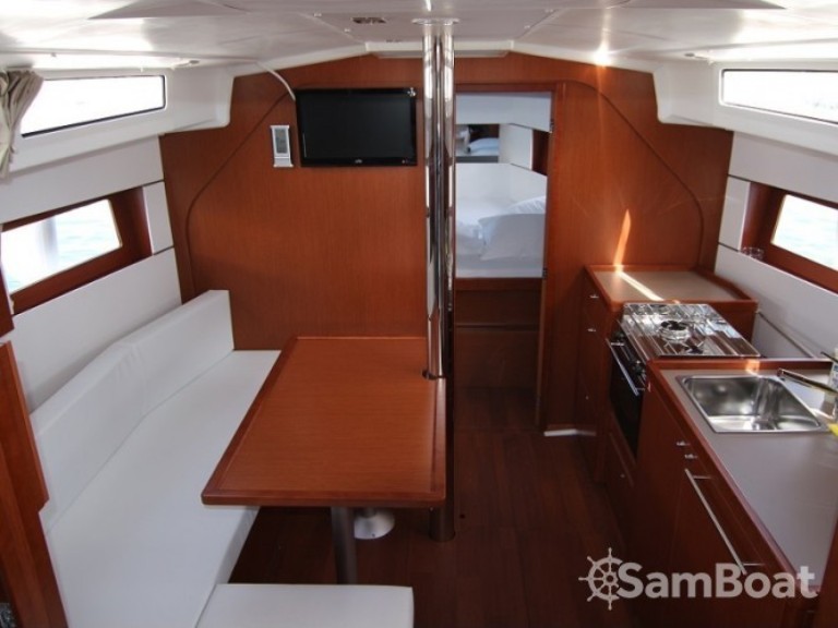 Location bateau Bénéteau Oceanis 38.1 à Barcelone sur Samboat
