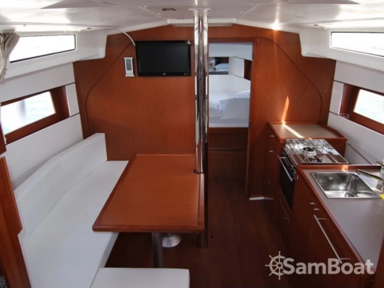 Location bateau Bénéteau Oceanis 38.1 à Barcelone sur Samboat