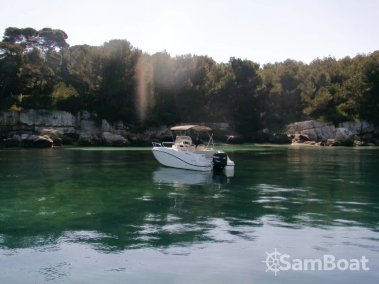 Louez un Quicksilver Activ 535 Open à Antibes