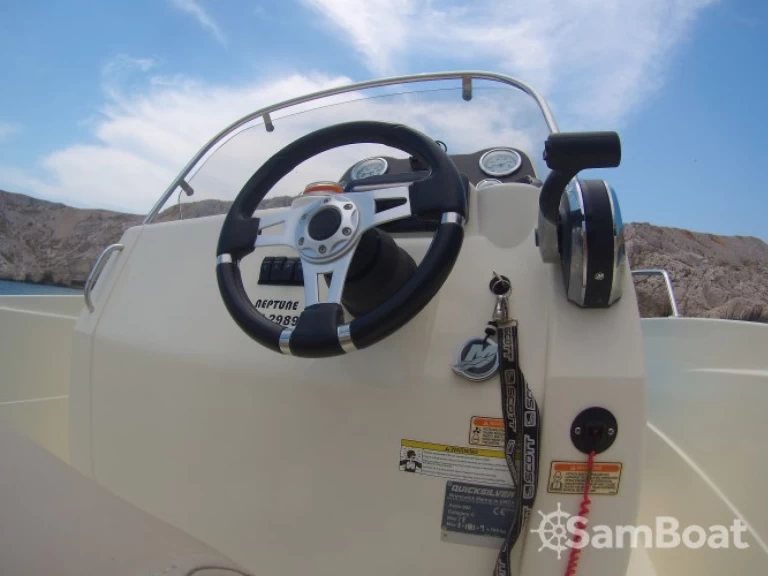 Louer Bateau à moteur avec ou sans skipper Quicksilver à Marseille