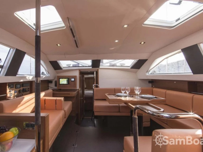 Location bateau Corfou pas cher Pilot Saloon 48
