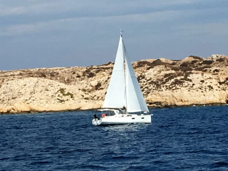 Louez un Bénéteau Oceanis 38.1 à Sète