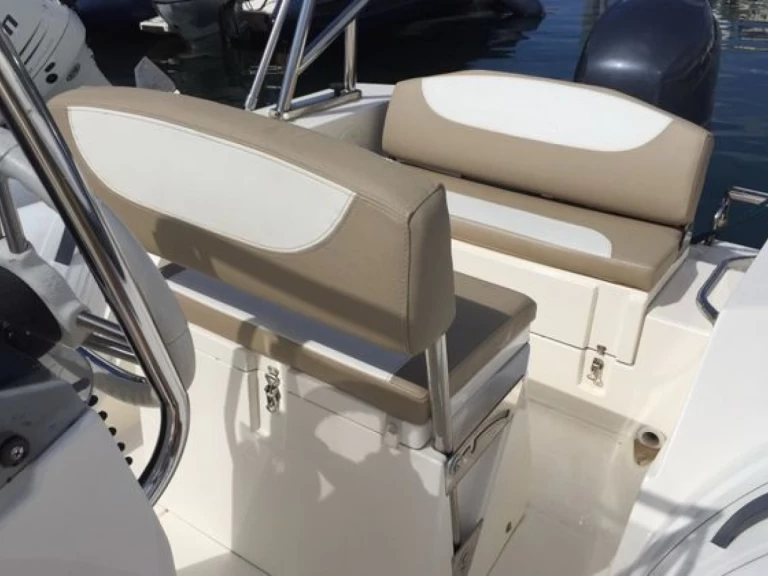 Semi-rigide à louer à Saint-Georges-de-Didonne au meilleur prix