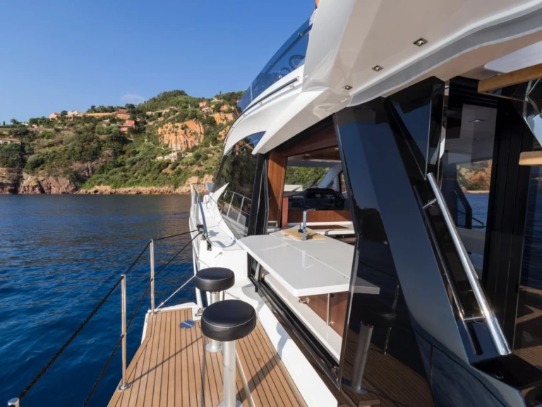 Location bateau Galeon Galeon 500 Fly à Cannes sur Samboat