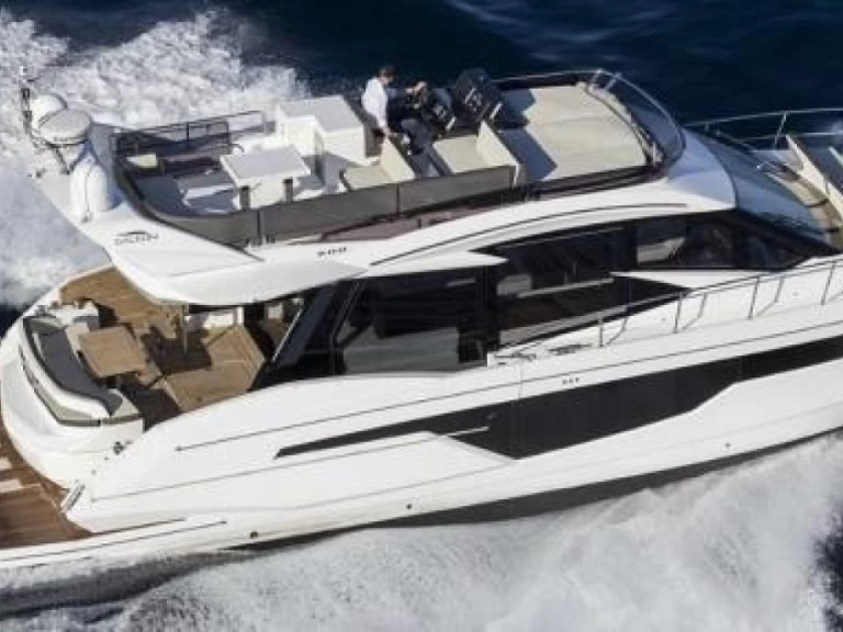 Location Bateau à moteur Galeon avec permis