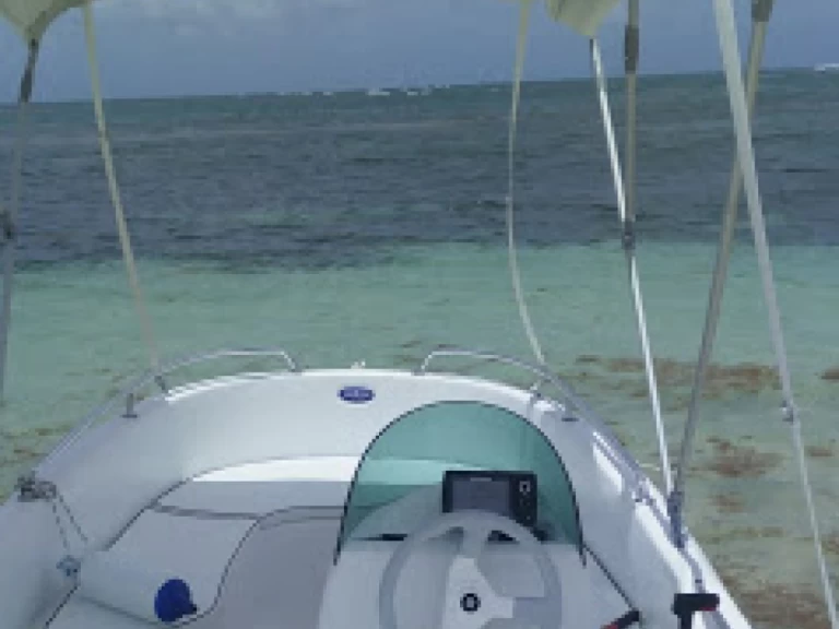 Location Bateau à moteur Rigiflex avec permis