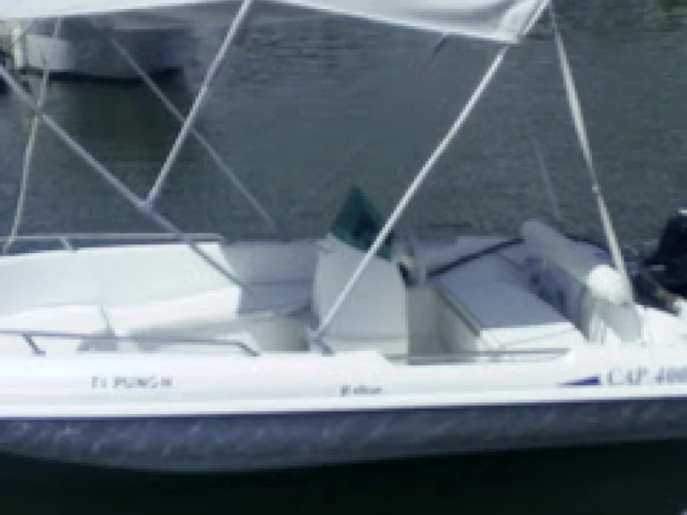 Bateau à moteur à louer à Le François au meilleur prix