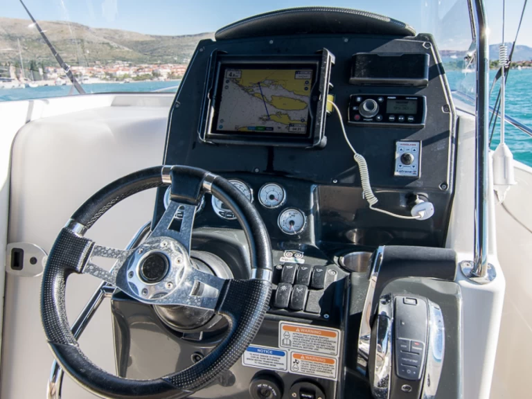 Location à Trogir - Quicksilver Activ 805 sur SamBoat