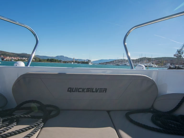 Louez un Quicksilver Activ 805 à Trogir