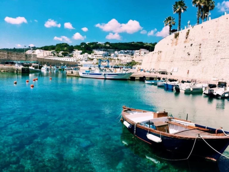 Semi-rigide à louer à San Foca au meilleur prix