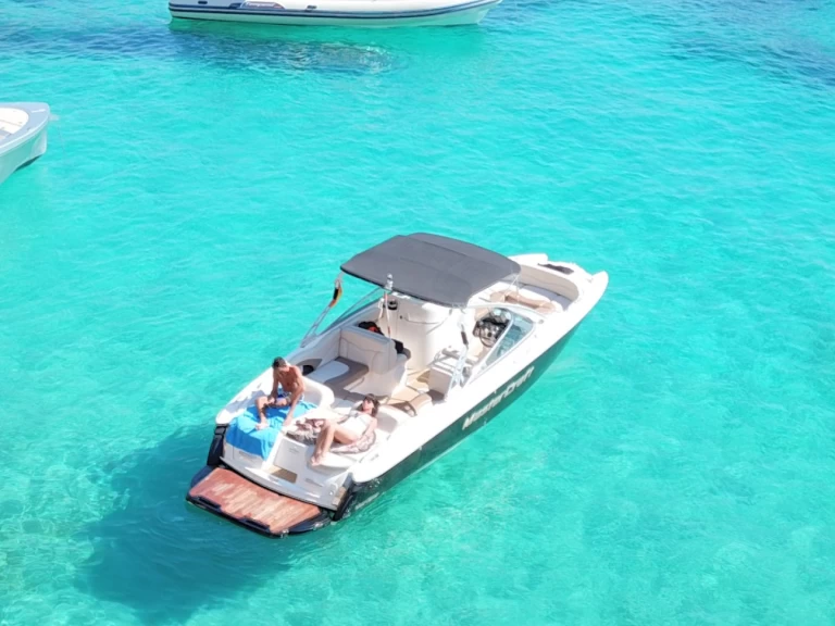 Bateau à moteur à louer à Santa Ponsa au meilleur prix