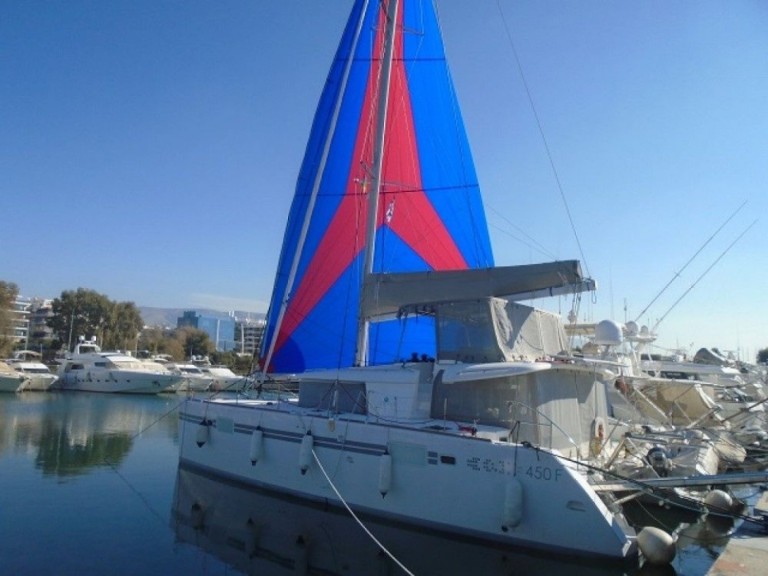 Location bateau Lagoon Lagoon 450 F à Alimos Marina sur Samboat