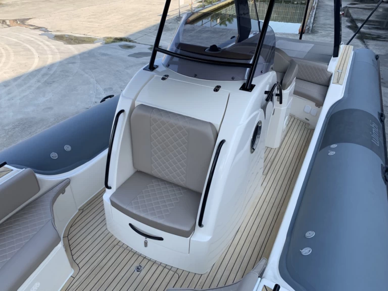 Louer Semi-rigide avec ou sans skipper Black by 3BBB à Port Grimaud