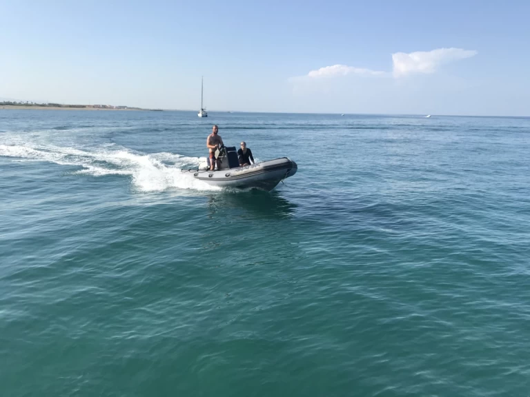 Semi-rigide à louer à Canet-en-Roussillon au meilleur prix