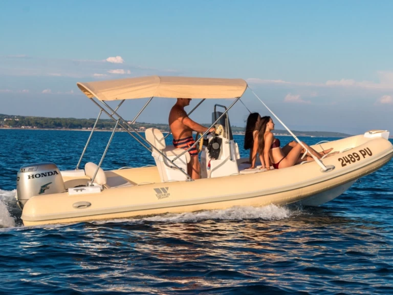 Semi-rigide à louer à Premantura au meilleur prix