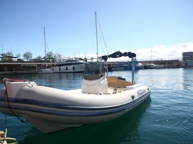Noleggio Gommone a Saint-Raphaël – Capelli Tempest 626
