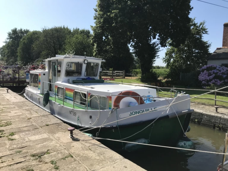 Louer Péniche avec ou sans skipper Locaboat à La Vicomté-sur-Rance