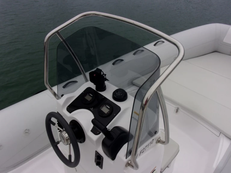 Location Semi-rigide à La Trinité-sur-Mer - Capelli Tempest 625 Easy