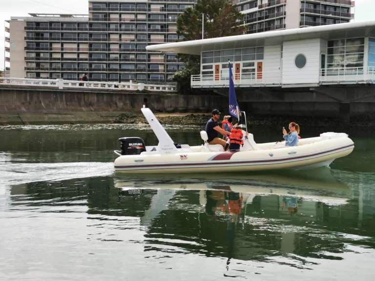 Location Semi-rigide Tiger avec permis