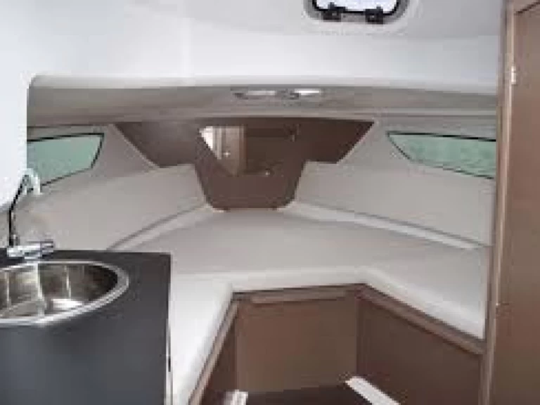 Louer Bateau à moteur avec ou sans skipper Jeanneau à Hyères