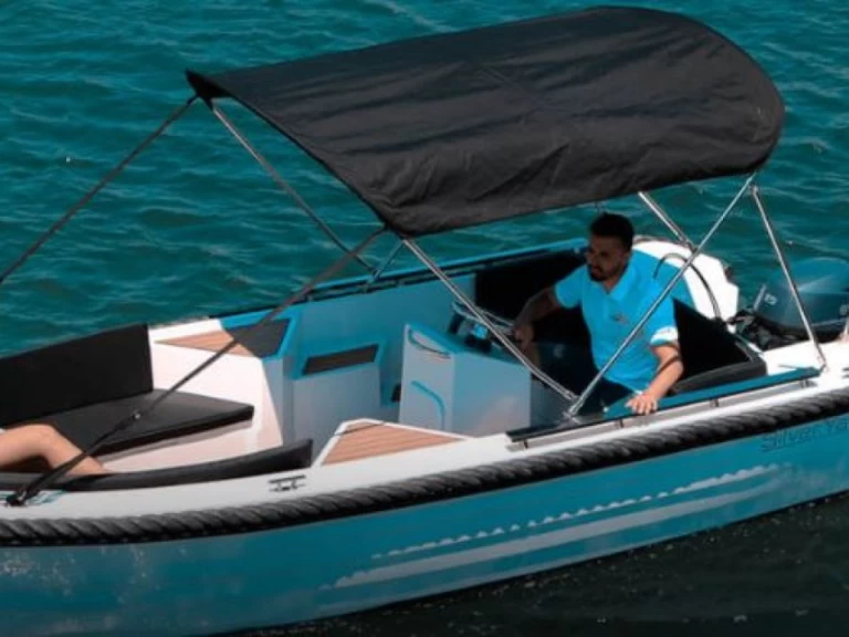 Location Bateau à moteur Silverton Yachts avec permis