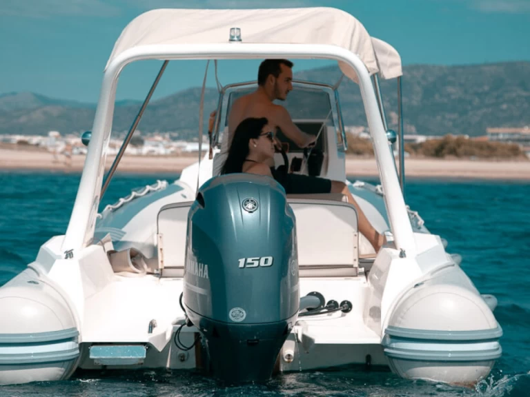 Location bateau Roses pas cher Lomac 710 IN