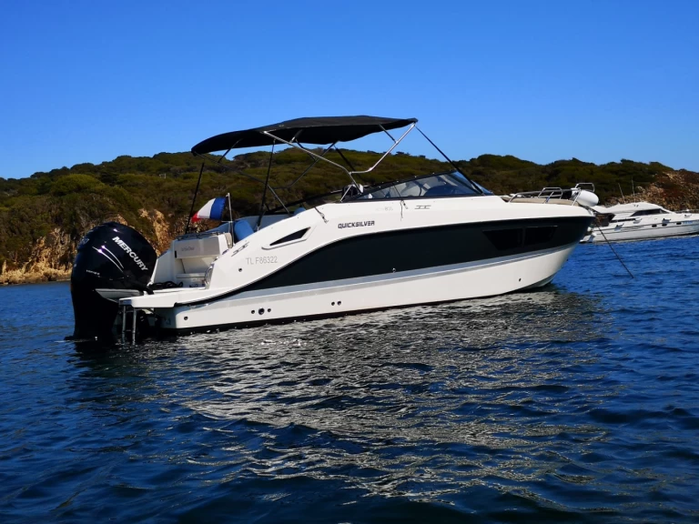 Louer Bateau à moteur avec ou sans skipper Quicksylver à Hyères