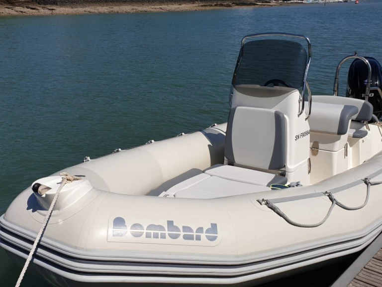 Location bateau Pornic pas cher Sunrider 650 Gris