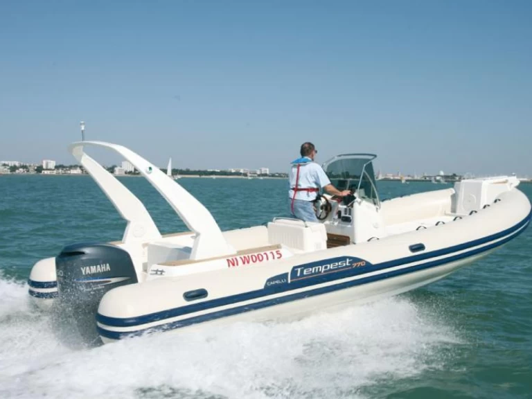 Louez un Capelli Tempest 770 à Propriano