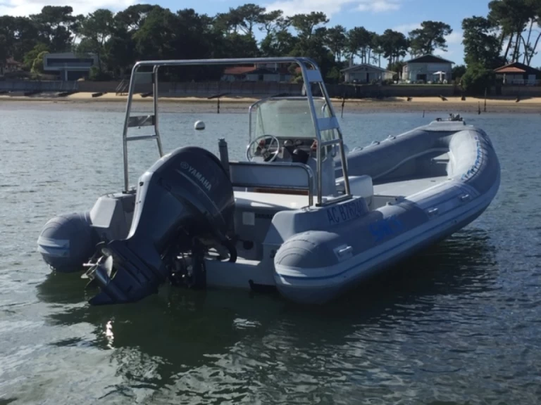 Semi-rigide à louer à Piraillan au meilleur prix