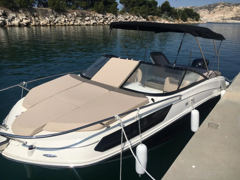 Bayliner VR5 Cuddy a louer à Marseille