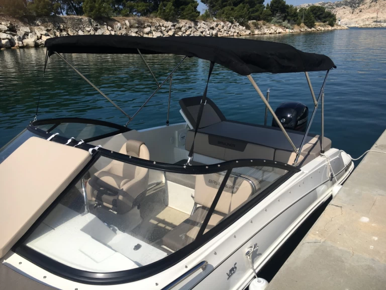 Location bateau Marseille pas cher VR5 Cuddy