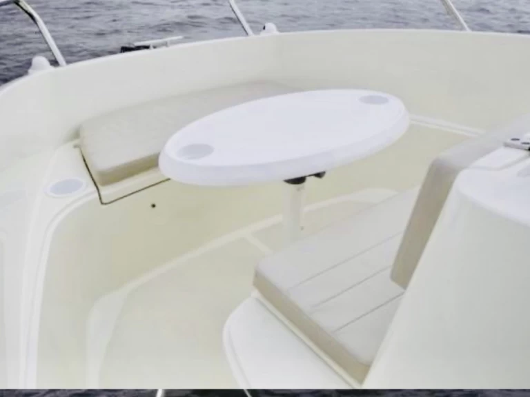 Louer Bateau à moteur avec ou sans skipper Quicksilver à Marseille