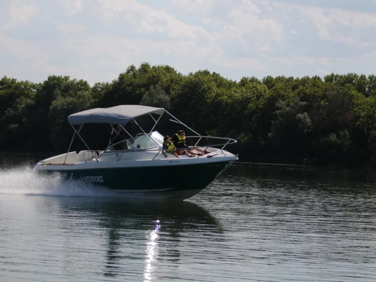 Louer Bateau à moteur avec ou sans skipper Jeanneau à Mâcon