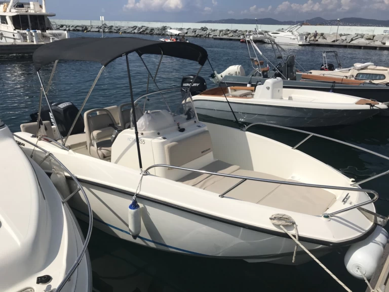 Louez un Quicksilver Activ 555 Open à Fréjus