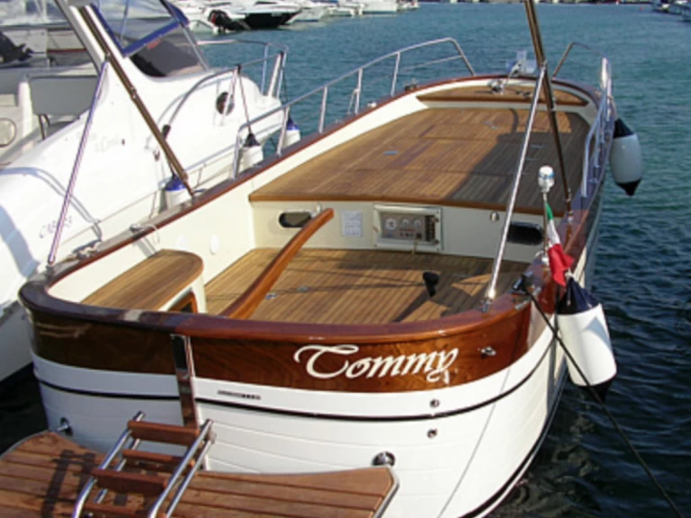 Louer Bateau à moteur avec ou sans skipper Gozzo Latino à Otranto