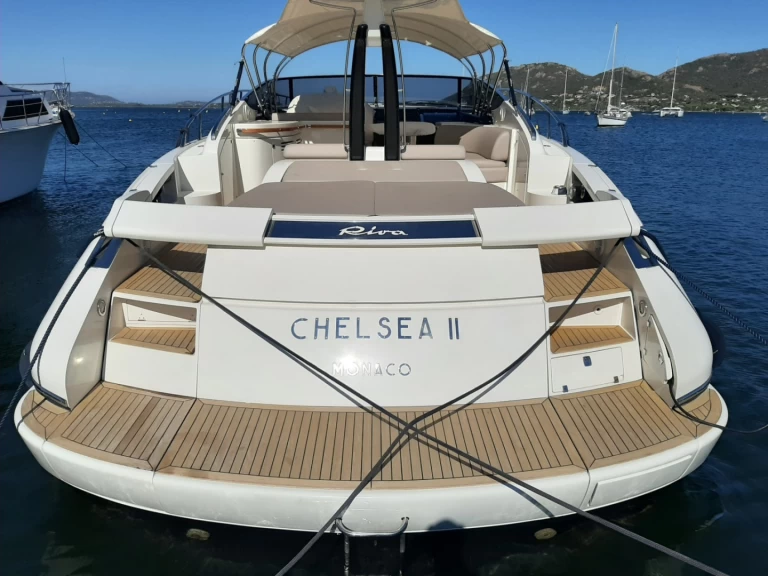 Location Yacht Riva avec permis