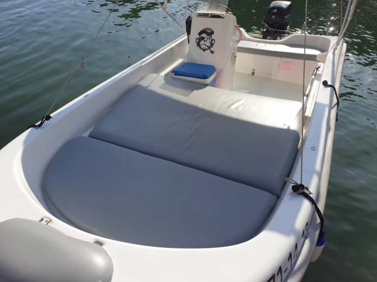 Louer Bateau à moteur avec ou sans skipper Astec à Santander
