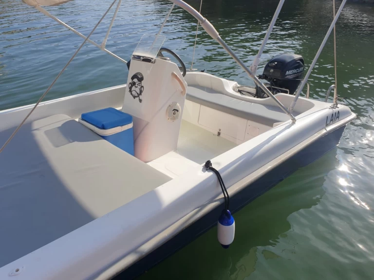 Location Bateau à moteur Astec avec permis