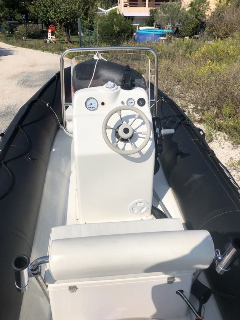 Location Semirigide Bombard Explorer 500 DB La LondelesMaures