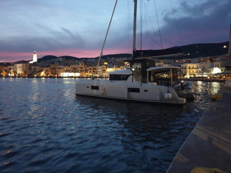 Louer Catamaran avec ou sans skipper Lagoon à Lávrio
