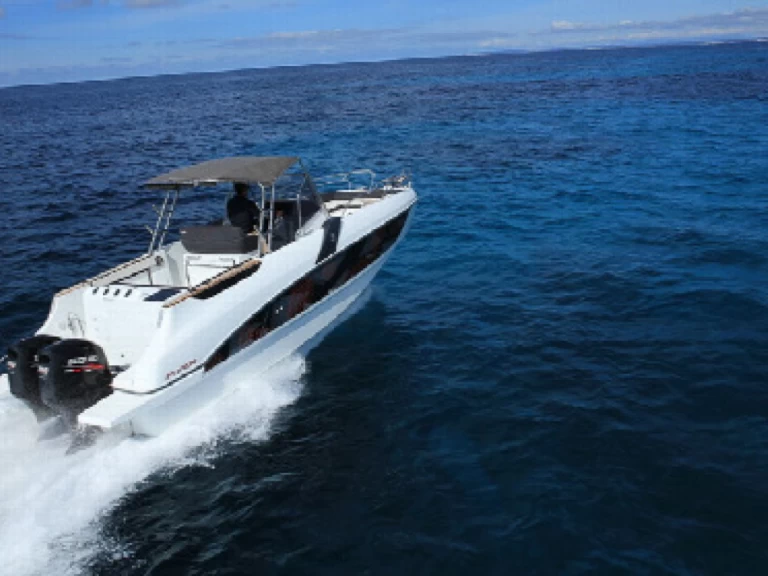 Location bateau Lorient pas cher Flyer 8.8 SPACEdeck