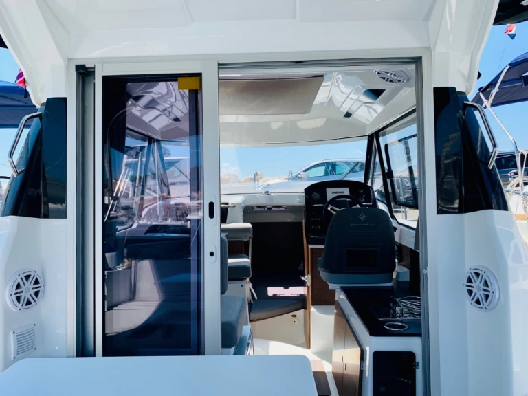 Bateau à moteur à louer à Split au meilleur prix