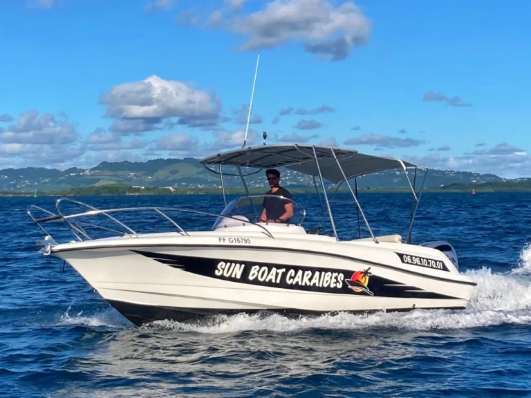 Lobster marion 7,3 a louer à Les Trois-Îlets