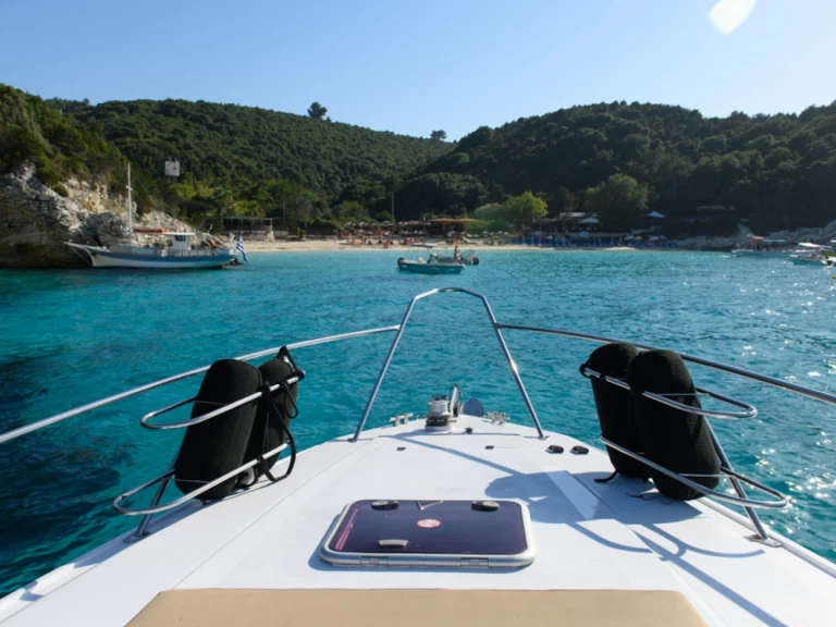 Louer Bateau à moteur avec ou sans skipper Sunseeker à Corfou