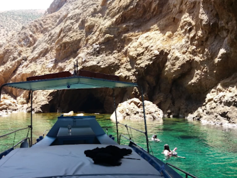 Bateau à moteur à louer à Ornós au meilleur prix