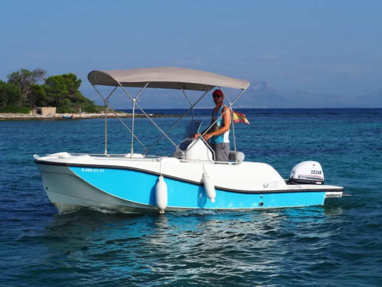 Bateau à moteur à louer à Can Picafort au meilleur prix