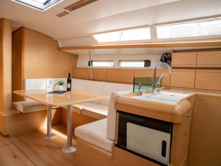 Location bateau Jeanneau Sun Odyssey 449 à Alimos Marina sur Samboat