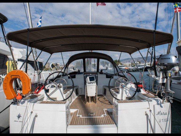 Louer Voilier avec ou sans skipper Jeanneau à Alimos Marina